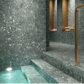 modern furdo wellness spa padlo zold terrazzo nagymeretu kohatasu fagyallo greslap jarolap elcsiszolt retifikalt csempe padloburkolat padlolap modern terasz nappali konyha furdo.jpg